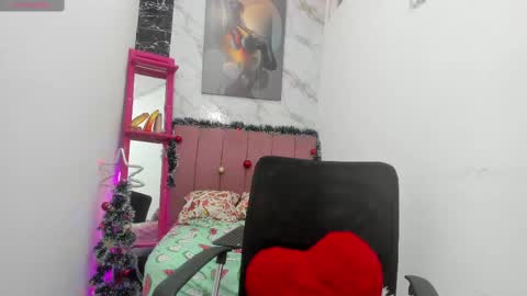 Snapshot of _tinny_hot chatting on 12, 12, 2024 tinny online show from 12, 12, 2024