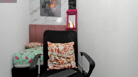 Snapshot of _tinny_hot chatting on 27, 1, 2025 tinny online show from 27, 1, 2025