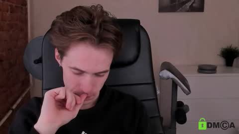 Snapshot of _tokyo_ghoul chatting on 7, 11, 2025 _tokyo_ghoul online show from 7, 11, 2025