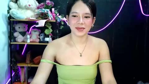 Snapshot of _urpetitegirl chatting on 14, 5, 2026 _urpetitegirl online show from 14, 5, 2026