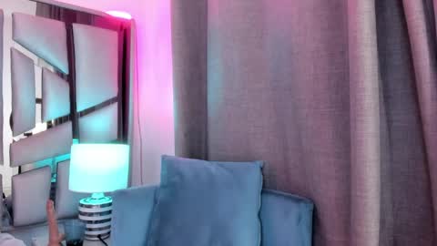 _valeria_saenz_ online show from 11, 4, 2026