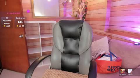 Snapshot of _victoria_collins chatting on 27, 6, 2026 Sol online show from 27, 6, 2026