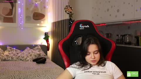 Snapshot of _whoareu_ chatting on 21, 12, 2024 Kristina online show from 21, 12, 2024