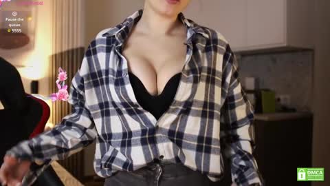 Snapshot of _whoareu_ chatting on 11, 1, 2025 Kristina online show from 11, 1, 2025