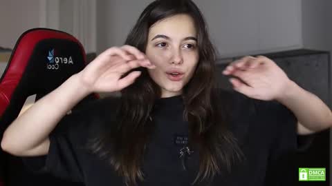 Snapshot of _whoareu_ chatting on 14, 9, 2025 Kristina online show from 14, 9, 2025