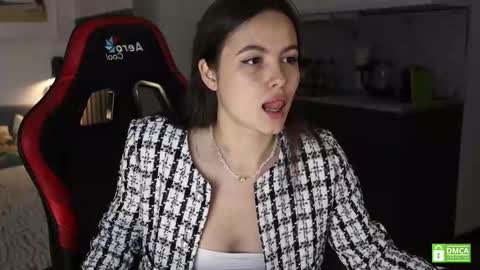 Snapshot of _whoareu_ chatting on 18, 9, 2025 Kristina online show from 18, 9, 2025