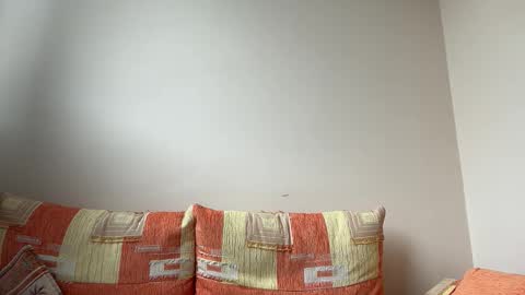 Snapshot of _whoareu_ chatting on 19, 9, 2025 Kristina online show from 19, 9, 2025