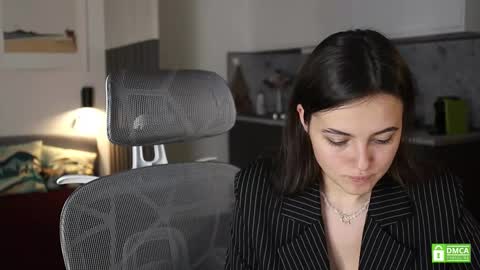 Snapshot of _whoareu_ chatting on 26, 9, 2025 Kristina online show from 26, 9, 2025