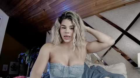 Snapshot of _xcherrycrushx_ chatting on 27, 2, 2025 Nadien online show from 27, 2, 2025