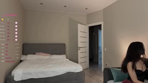 Mila and Jess online show from 9, 11, 2025