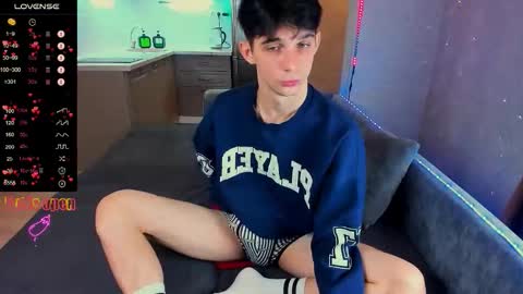 Snapshot of aaron_bang chatting on 12, 10, 2025 Aaron Bang online show from 12, 10, 2025