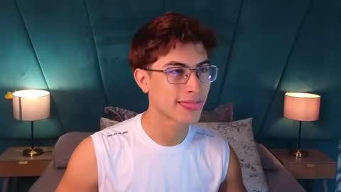Snapshot of aaron_eze chatting on 2, 7, 2026 Aaron Ezequiel online show from 2, 7, 2026