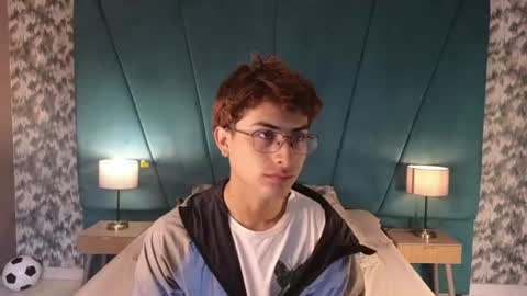 Snapshot of aaron_eze chatting on 12, 7, 2026 Aaron Ezequiel online show from 12, 7, 2026