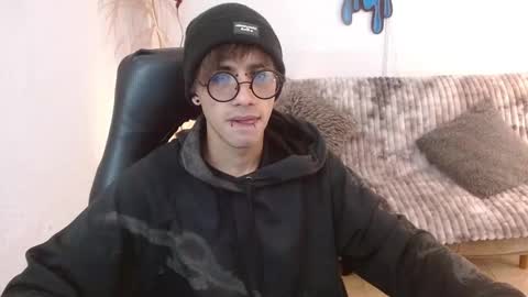 Snapshot of aaronbeer_ chatting on 7, 2, 2026 Aaron online show from 7, 2, 2026