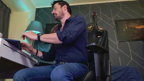 Aaron online show from 16, 3, 2026