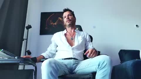 Snapshot of aaronbomer chatting on 11, 7, 2026 Aaron online show from 11, 7, 2026