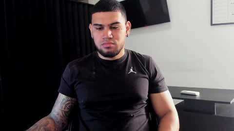 ig aaron hunter123 online show from 1, 4, 2026