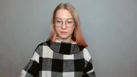 Snapshot of abbymoore__ chatting on 28, 12, 2024 Abby Lovense is active online show from 28, 12, 2024