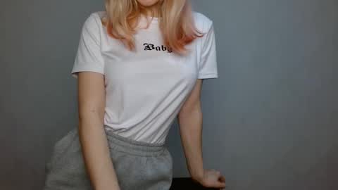 Snapshot of abbymoore__ chatting on 13, 1, 2025 Abby Lovense is active online show from 13, 1, 2025