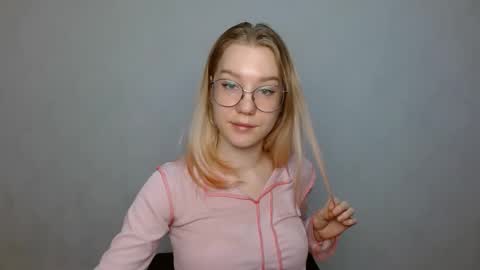 Snapshot of abbymoore__ chatting on 29, 1, 2025 Abby Lovense is active online show from 29, 1, 2025