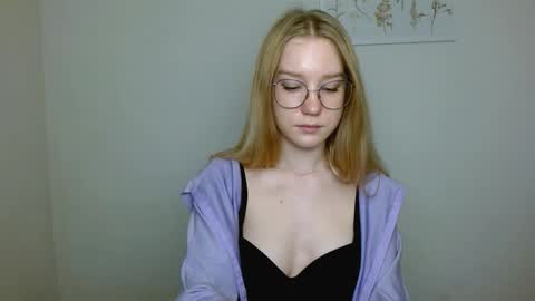 Snapshot of abbymoore__ chatting on 1, 11, 2025 Abby Lovense is active online show from 1, 11, 2025
