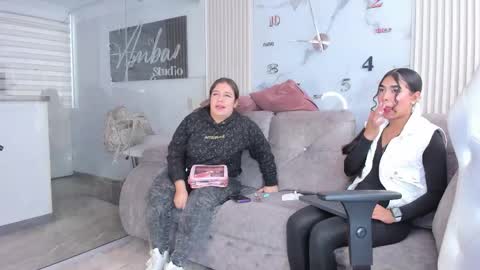 Snapshot of abella_as chatting on 9, 10, 2025 Abella online show from 9, 10, 2025