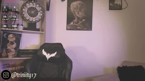 Snapshot of abril__colen chatting on 16, 12, 2024 April online show from 16, 12, 2024