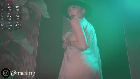 Snapshot of abril__colen chatting on 30, 12, 2024 April online show from 30, 12, 2024