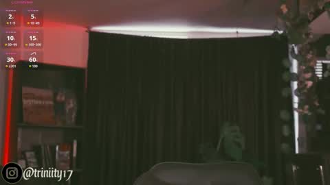 Snapshot of abril__colen chatting on 13, 9, 2025 April online show from 13, 9, 2025