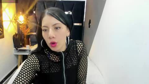 Abril Fox online show from 17, 4, 2026