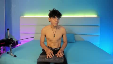 Snapshot of abrilandjulian chatting on 27, 2, 2026 Abril and Julian online show from 27, 2, 2026