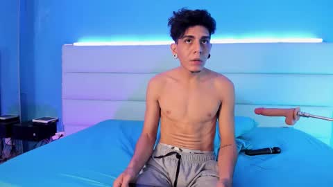Abril and Julian online show from 6, 3, 2026