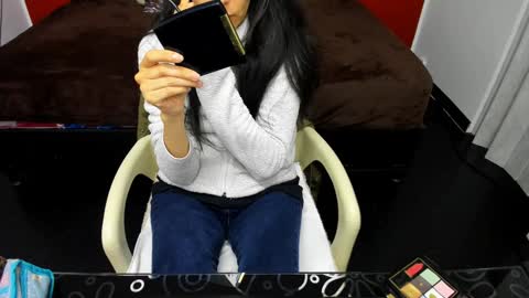 Snapshot of abrillee1 chatting on 13, 12, 2024 ABRIL online show from 13, 12, 2024