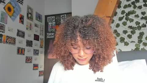 Snapshot of ada_gales_ chatting on 18, 12, 2024  Isa  online show from 18, 12, 2024