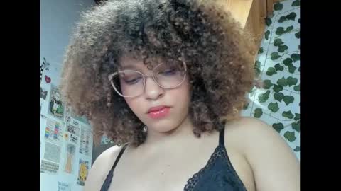 Snapshot of ada_gales_ chatting on 23, 2, 2025  Isa  online show from 23, 2, 2025