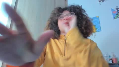 Snapshot of ada_gales_ chatting on 25, 9, 2025  Isa  online show from 25, 9, 2025