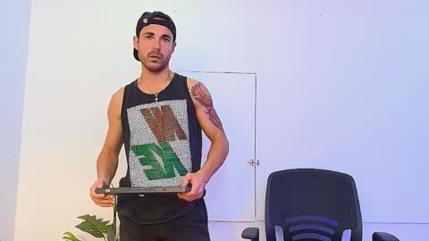 Im Adams Sanz online show from 3, 4, 2026