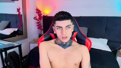 AdamsWalkerr  online show from 18, 4, 2026