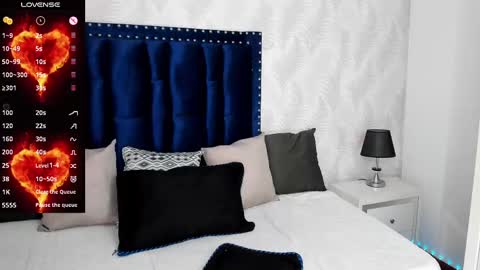 Snapshot of addictivexts chatting on 12, 9, 2025 NIcolle online show from 12, 9, 2025