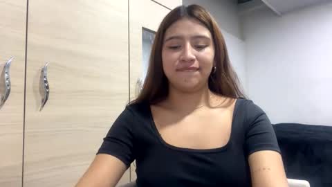 Snapshot of adelein_foxxx chatting on 6, 10, 2025 adellein foxx online show from 6, 10, 2025