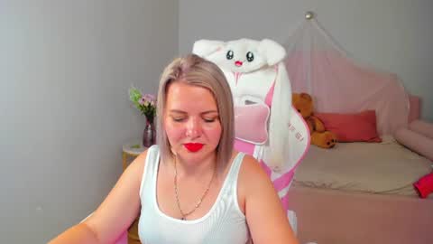 AdeleRavelle online show from 7, 7, 2026
