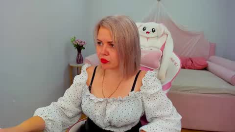 AdeleRavelle online show from 14, 7, 2026