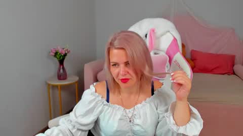 AdeleRavelle online show from 25, 7, 2026