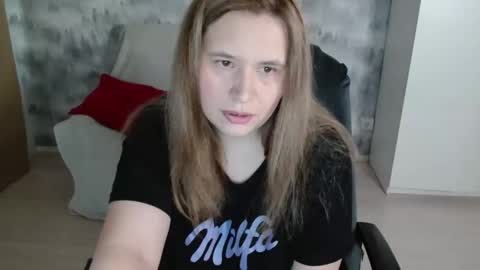 adelinalawson online show from 19, 4, 2026