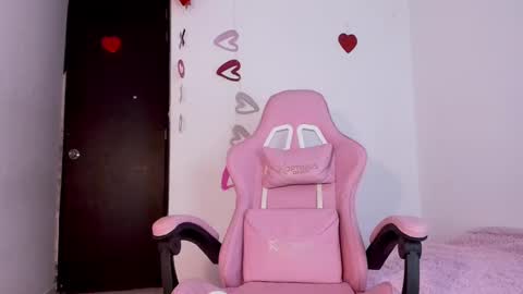Adelle online show from 18, 2, 2025