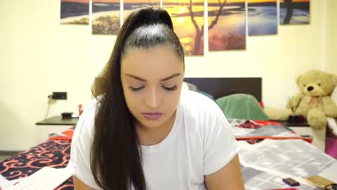 Adellineee online show from 6, 1, 2026