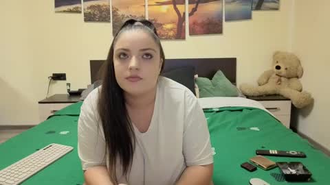 Adellineee online show from 1, 4, 2026