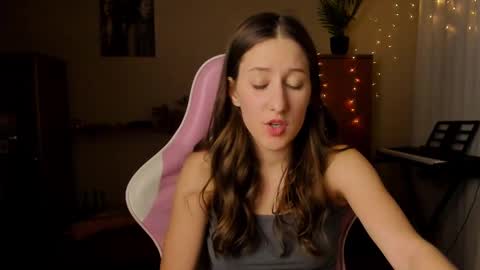 Snapshot of adellqueen chatting on 12, 3, 2025 Adell online show from 12, 3, 2025