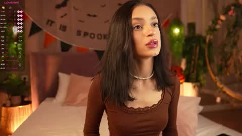 adoracortes online show from 30, 10, 2025