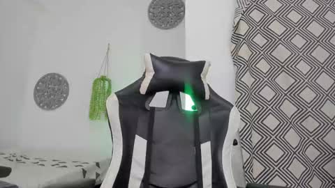 adri_sexboy229 online show from 19, 10, 2025